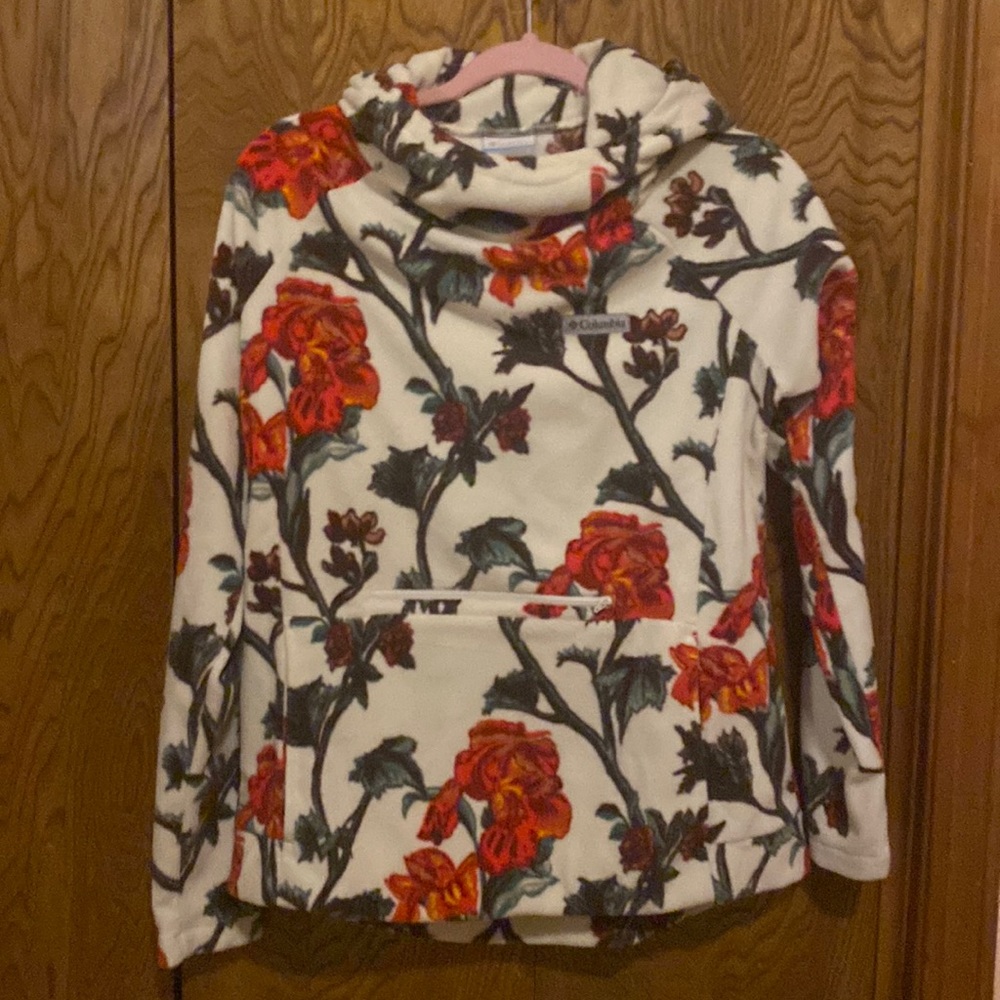 COLUMBIA fuzzy sweatshirt with hood and pockets, size L but fits small